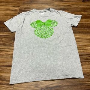 Gildan gray St. Patrick’s Day shamrock Minnie Mouse t-shirt size Medium